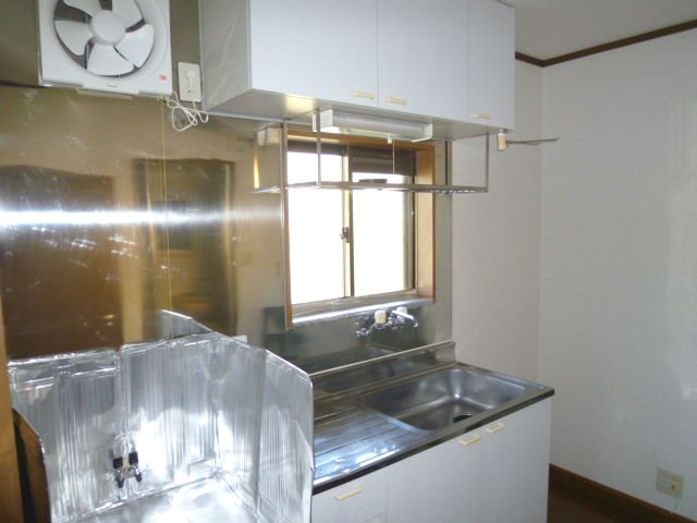 アンビシオン田上 キッチン（202号室のキッチンにまどはありません）