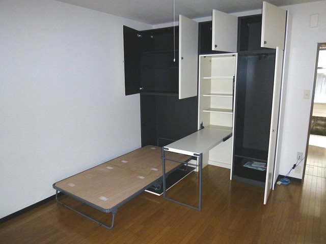 フォーミデブル 収納家具ユニット 付き！ベッド・机・棚の代わりになります。