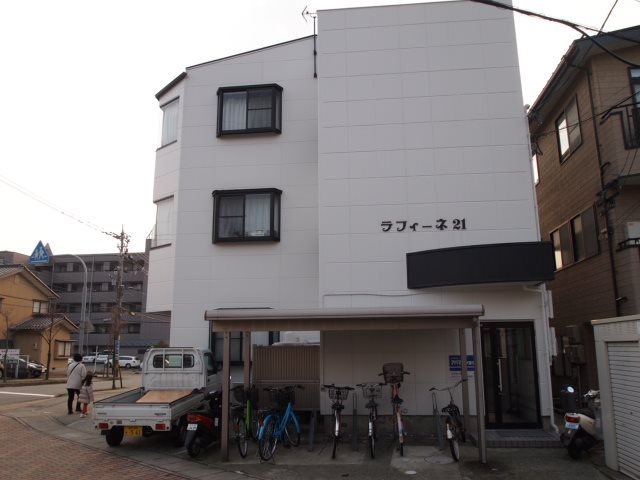 ラフィーネ２１ エントランス
